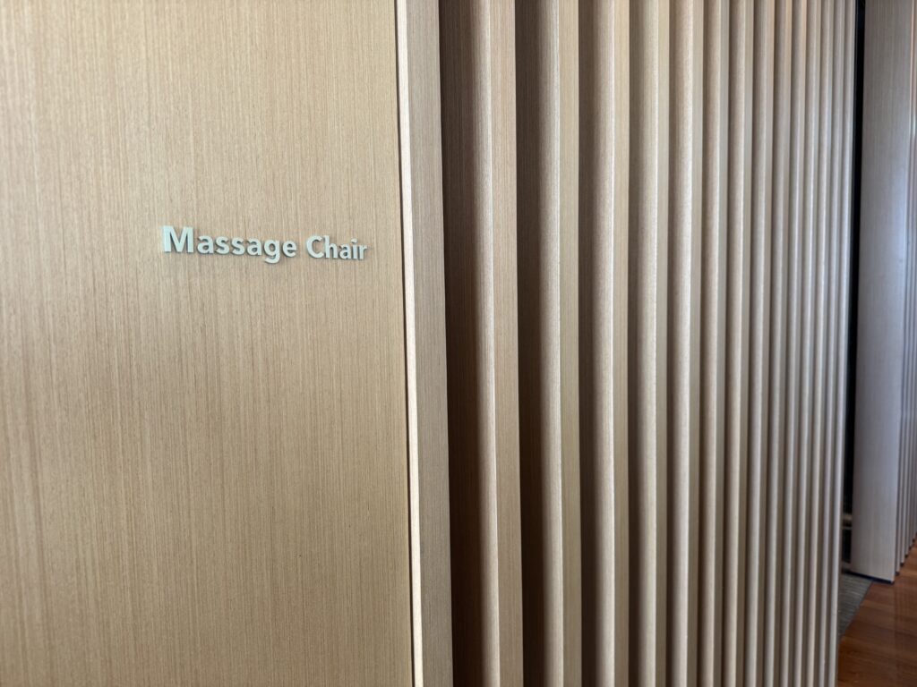 narita_jal_sakuralounge_massagechair